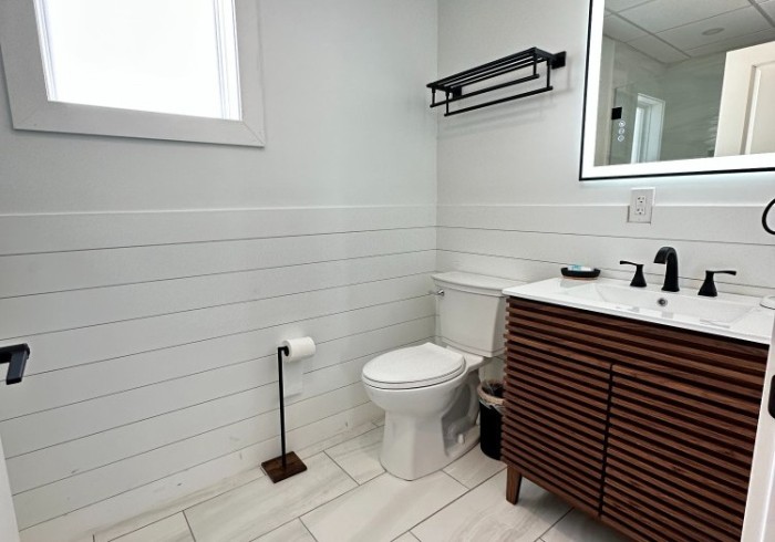 oq_2nd_bath_gallery~~68718d752f930