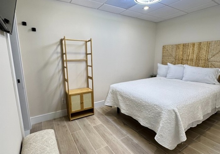 oq_master_bed_gallery~~68718d7e597f8